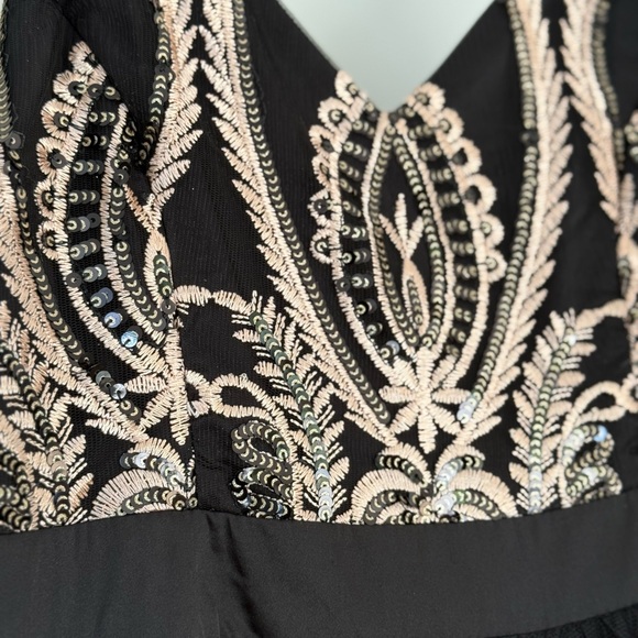 NEW Red Dress Elegant Black and Gold Evening Gown - Picture 3 of 16